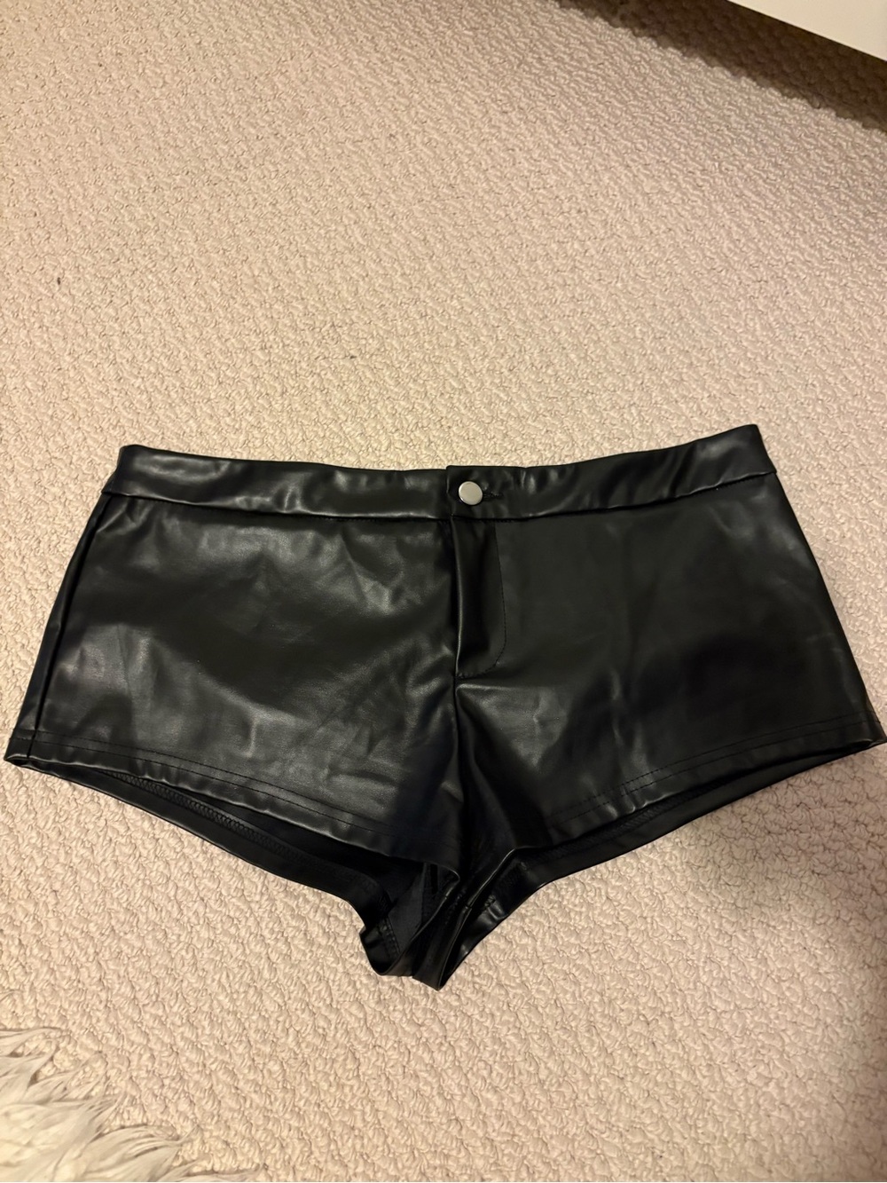 SHEIN Black Faux Leather Women's Shorts